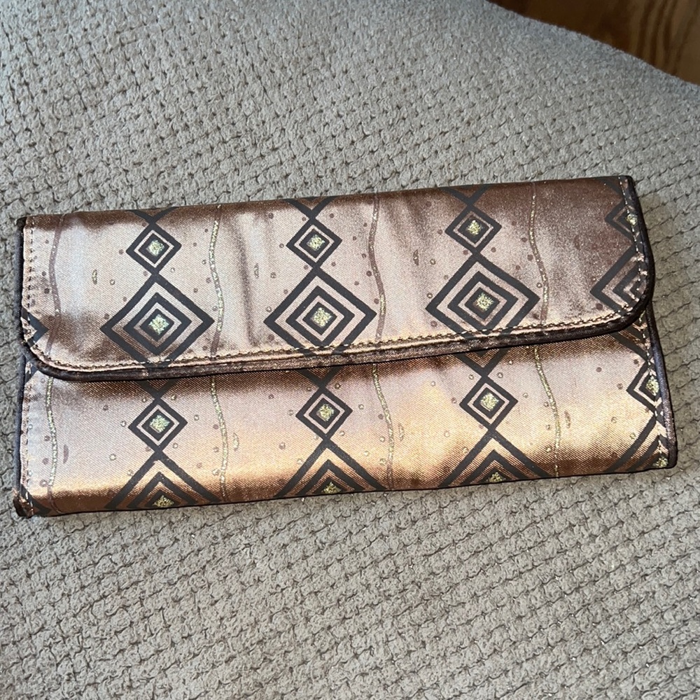 Brown sparkly clutch